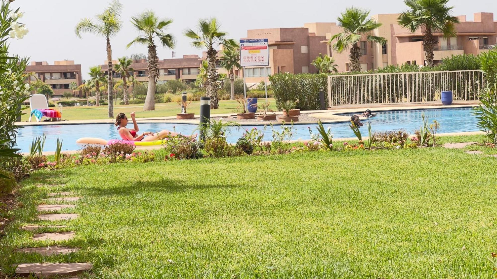 Mini-Villa Situee Dans Une Residence Prestigia A Marrakech, Avec Une Vue Sur La Piscine Et Le Golf Une Securite 24H Sur 24 Et Une Proximite Ideale De L Aeroport 5 Minutes C Est Une Offre Parfaite Pour Des Vacances مراكش المظهر الخارجي الصورة